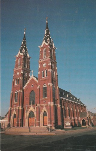 Vintage Unused Postcard: c: Basilica of St Francis Xavier, Dyersville, Iowa