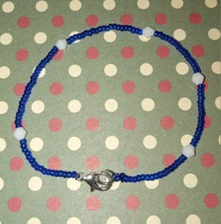 Blue and white crystal beaded bracelet new in bear pk