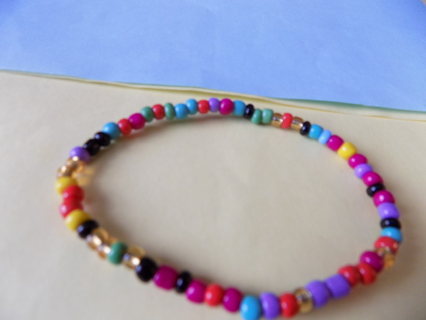 Bracelet E beads multi color on stretchy cord