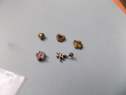 5 small charms 2 hearts, bumblebee, dragonfly and flower