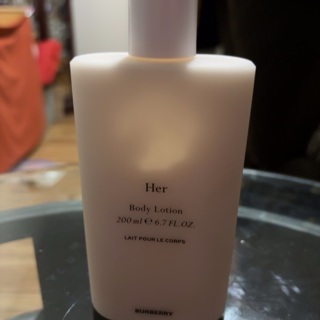 Burberry body lotion for her