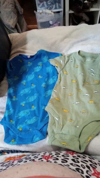 2 boys onesies size 24M