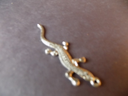 Silvertone 2 inch long gecko charm # 10