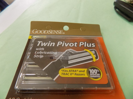 NIP Good Sense Pivoting Twin Pivot Plex with lubricating stripe razor blades # 1
