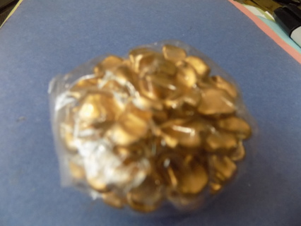 goldtone pinecone shape candle NIP