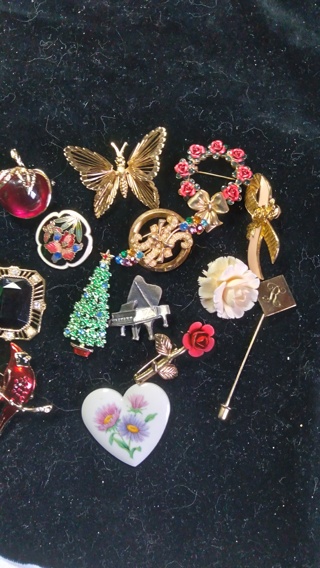 Lot 12 Vintage & Modern Pins Brooches