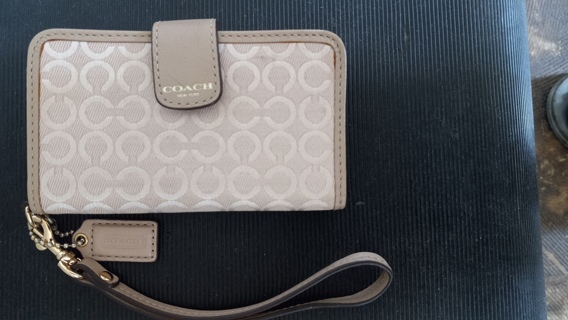 COACH WRISTLET WALLET