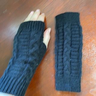 BN Knitted Fingerless Gloves .