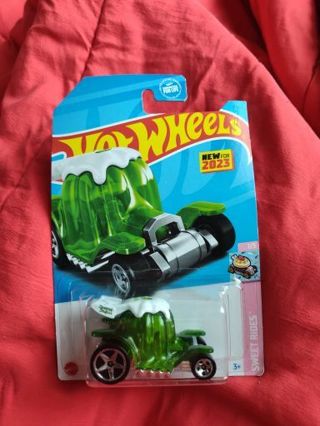 New in package Hot Wheels Car Sweet Rides 1/5
