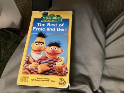 VHS- THE BEST OF EARNIE AND BERT,