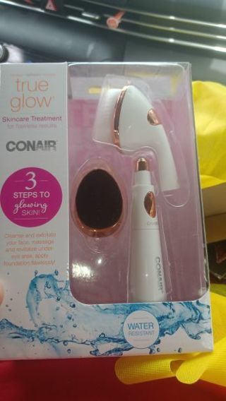True Glow by Conair Skincare Treatment Kit 3 in 1 Cleanse/Massage (Brand New)