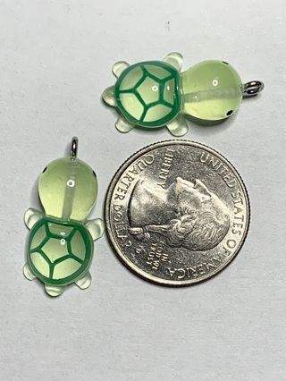 TURTLES~#1~GREEN~SET OF 2~CHARMS & GLOW IN THE DARK~FREE SHIPPING!