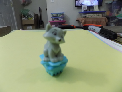 Kinder Action Toy Ferrero Last Dodi blue dog character1 1/2 inch tall 