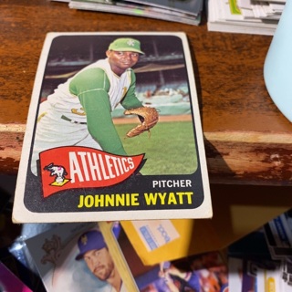 1965 topps  johnnie Wyatt baseball card 