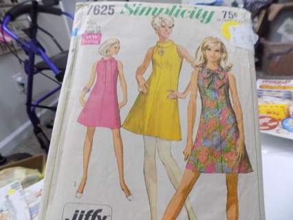 Simplicity sewing pattern # 765 Jiffy pattern 3 Main pieces easy cut, & sew