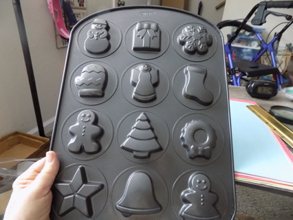 New Wilton 3D shapes cookie pan 12 different designs