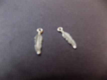 Pair silvertone small feather charms for earrings