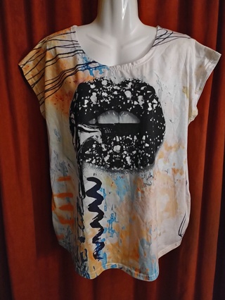 SHEIN Paint Splatter & Lips Graphic T-Shirt / Ladies Size Large