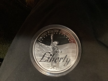 SILVERY STATUE OF LIBERTY COIN