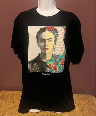 Frida Kahl’s Black Tee Size Large!!