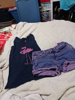 Girls shirt and shorts size 6 / 7