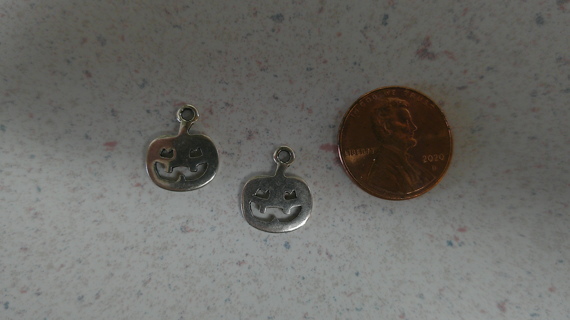 (2) Halloween Jack-O-Lantern Charms