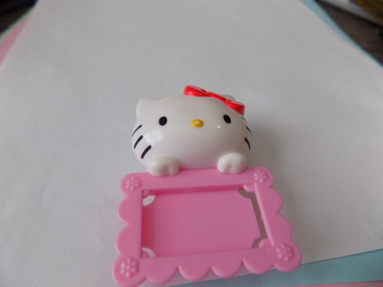 Hello Kitty photo frame clip she is holding the frame