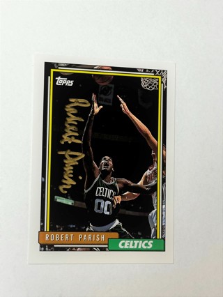 Autographed 1992-93 Topps Basketball Robert Parish #146 Boston Celtics