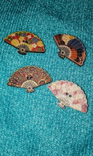 Wooden hand fan buttons