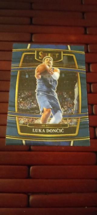 2021-22 SELECT LUKA DONCIC BLUE PARALLEL CARD