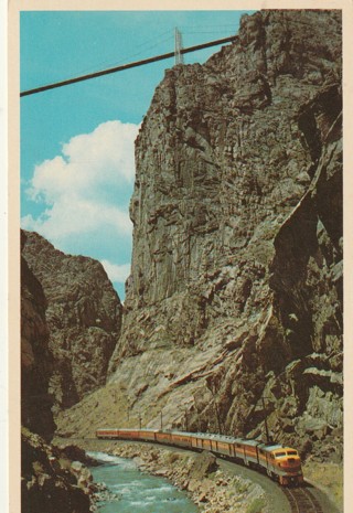 Vintage Unused Postcard: b: Rio Grande Train in Royal Gorge, CO