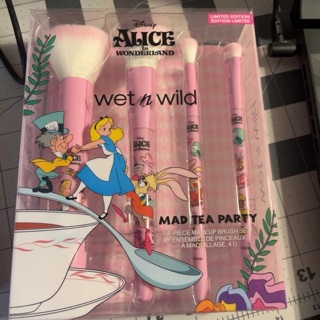 NIP Wet n Wild Limited Edition Alice in Wonderland Brush Set