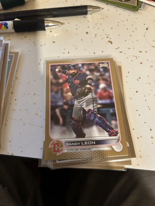 2022 topps gold sandy leon 1375 / 2022