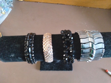 Lot 4 Bracelets Silver and Onyx