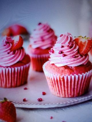 Strawberry cup cakes