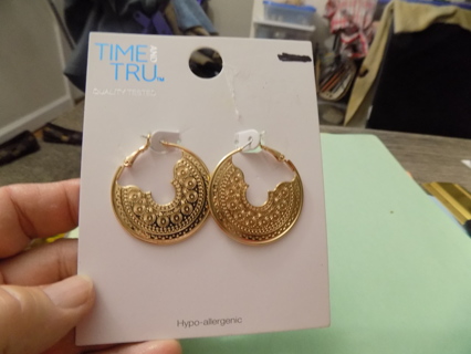 Time & True Hyper Allergenic round lg. cut out circle latch lock post earrings