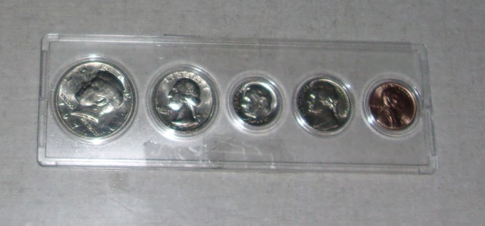 1971 Mint Set In Plastic Holder Beautiful Coins