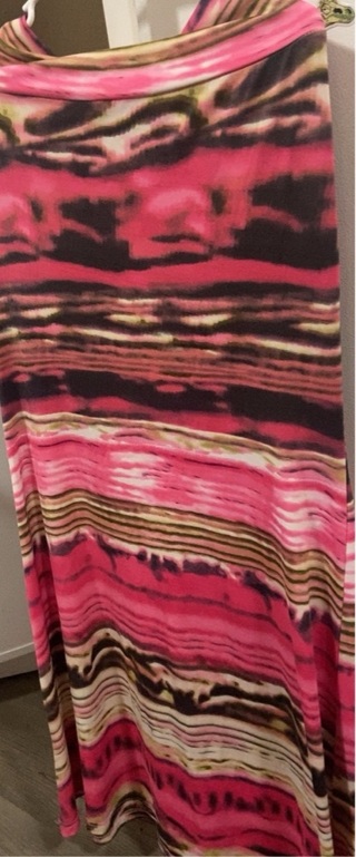 Woman’s beautiful maxi skirt no tag 