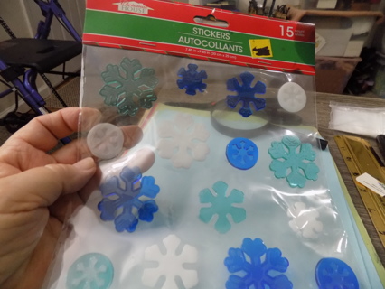 NIP blue and white snowflake window cling gels 15 in pack