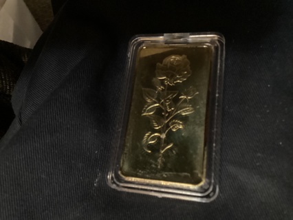 GOLDEN SINGLE ROSE BAR MARKED 1 OZ FINE GOLD