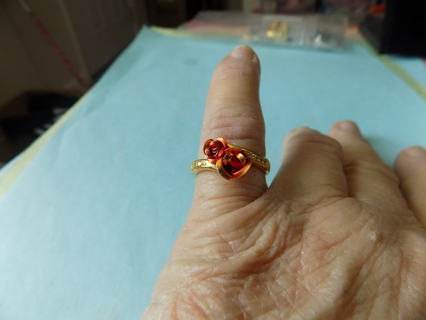 Ring # 7 goldtone band with 2 red metal roses size 7