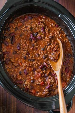 slow cooker meaty chili recipe card + 5 recipes