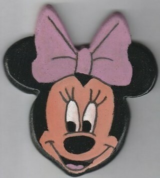 NEW WOODEN MINNIE MOUSE MAGNET