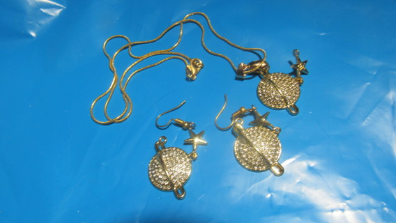 NECKLACE AND EARRING GOLD TONE