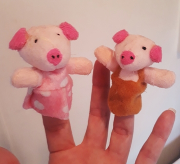 2 Pig Finger Puppets