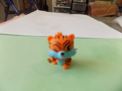 Hatchimals tiger 1 inch with blue on his face