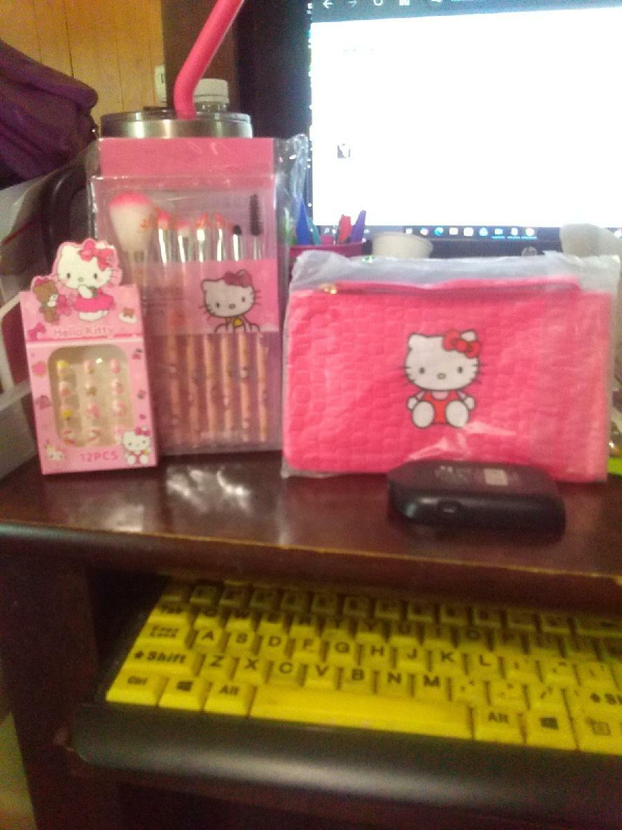 Free: Hello Kitty Lot BNIP