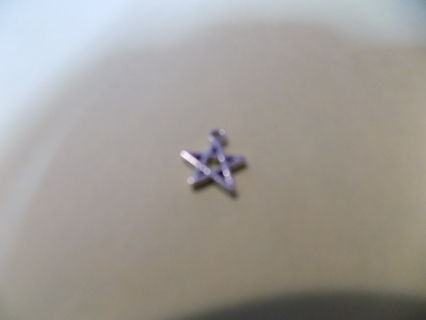 Small line drawn star charm