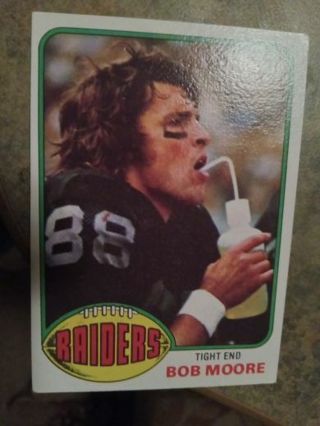 1976 TOPPS BOB MOORE OAKLAND RAIDERS FOOTBALL CARD# 528