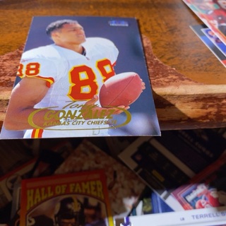 1998 fleer tradition tony Gonzalez football card 